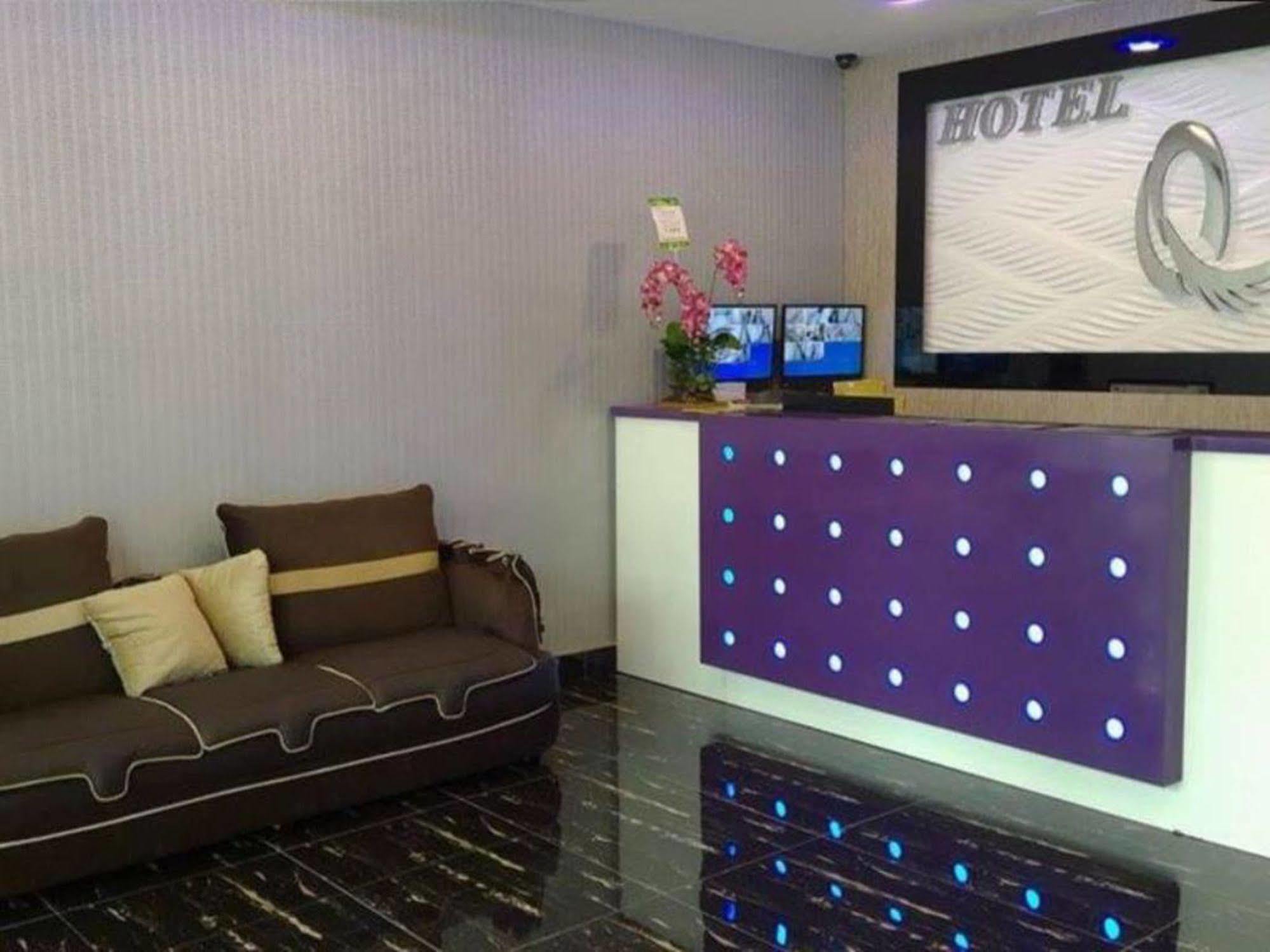 Oyo 176 Hotel Q Inn Petaling Jaya Eksteriør billede