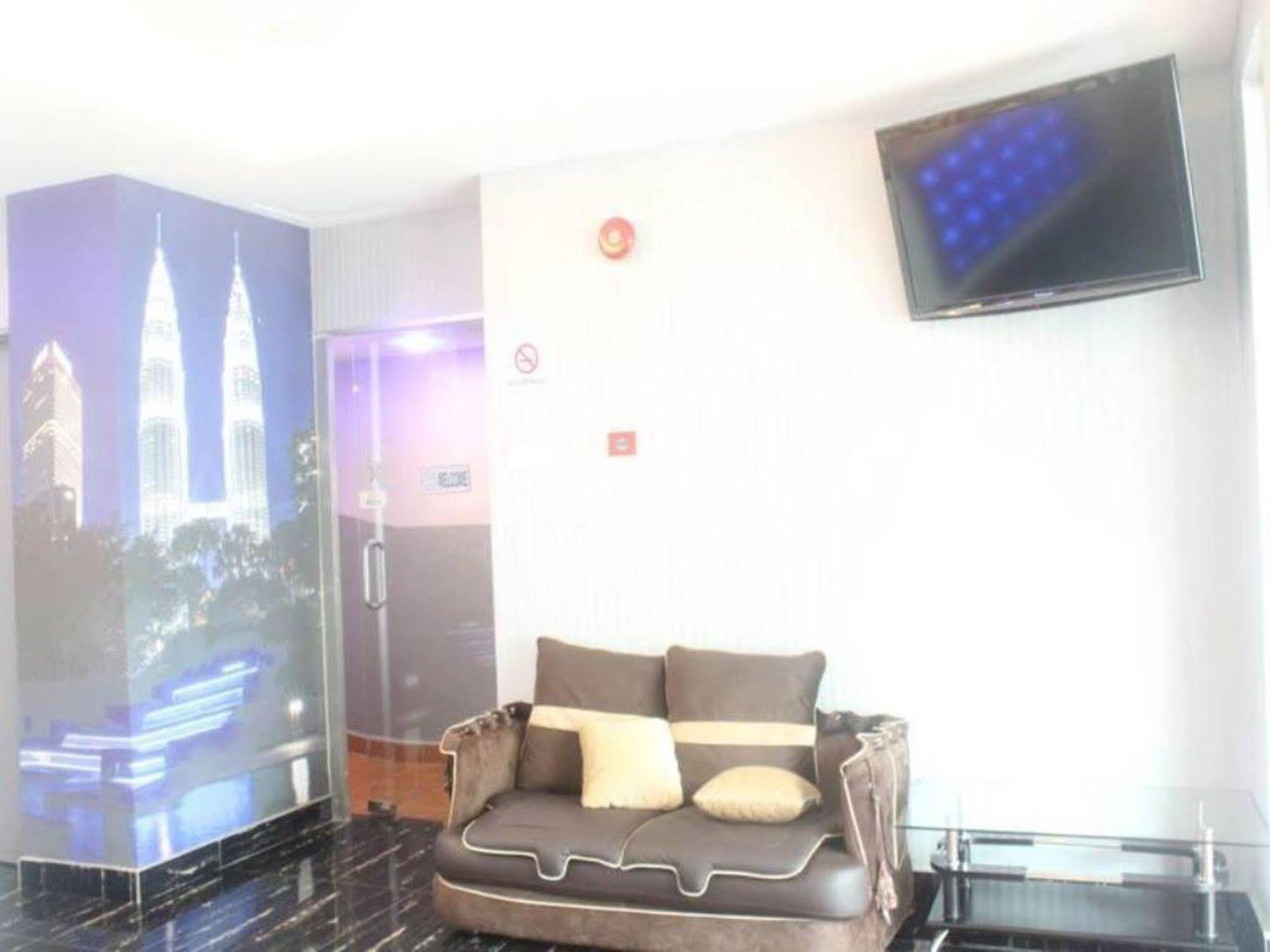 Oyo 176 Hotel Q Inn Petaling Jaya Eksteriør billede