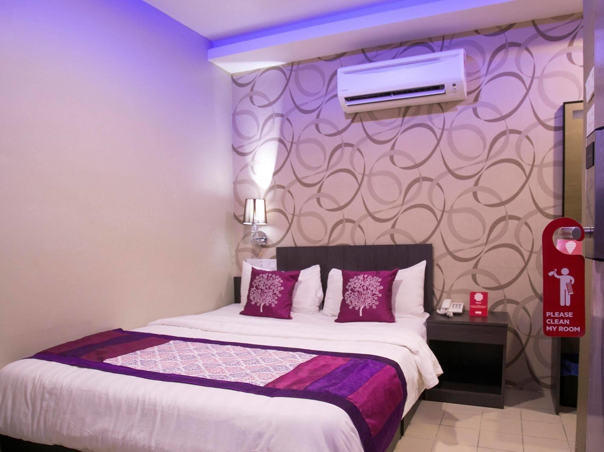 Oyo 176 Hotel Q Inn Petaling Jaya Eksteriør billede