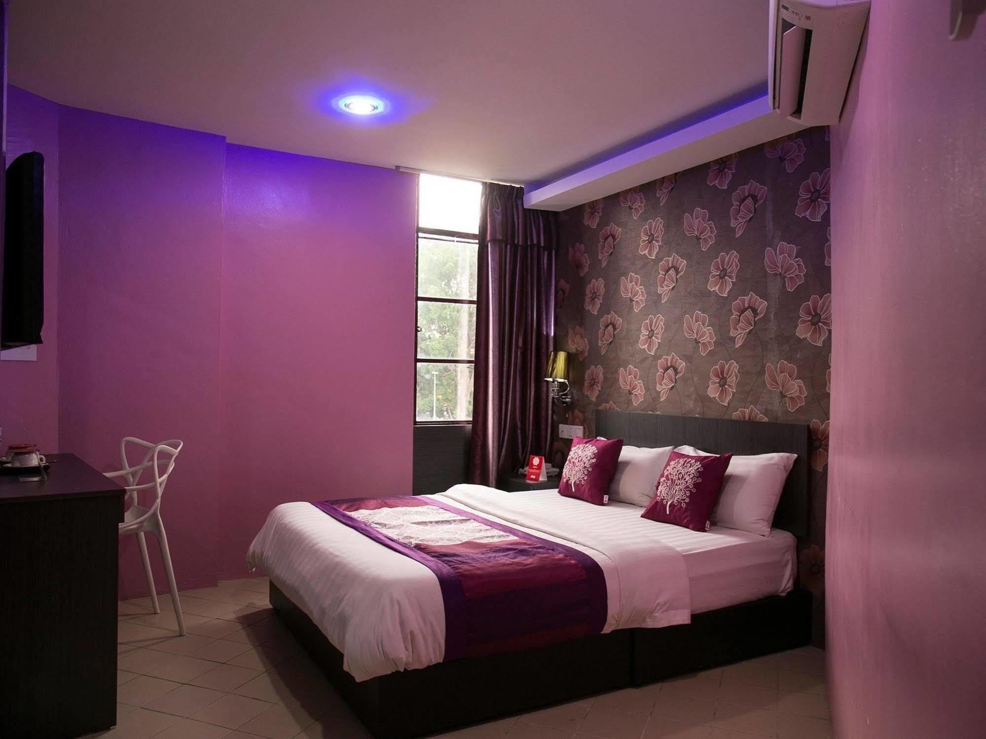 Oyo 176 Hotel Q Inn Petaling Jaya Eksteriør billede