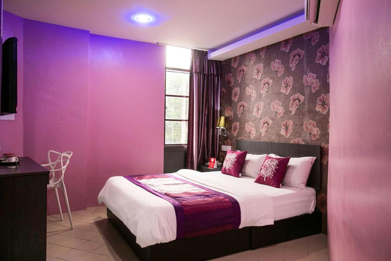Oyo 176 Hotel Q Inn Petaling Jaya Eksteriør billede