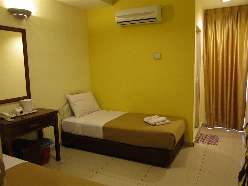 Oyo 176 Hotel Q Inn Petaling Jaya Eksteriør billede